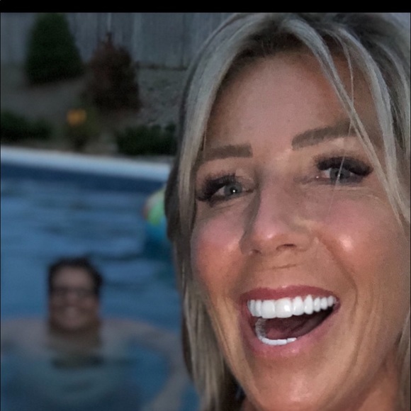 Meet your Posher, Flora - Picture 1 of 1